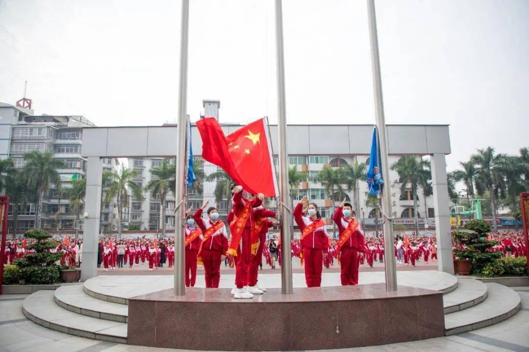 羽绒服在家怎么清洗，不想外面洗麻烦又贵，哪位朋友有小妙招传授游戏画面